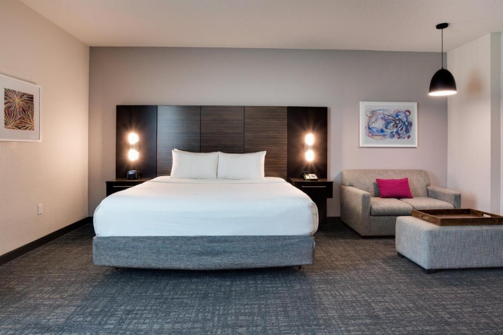 King Room with Roll-In Shower - Disability Access